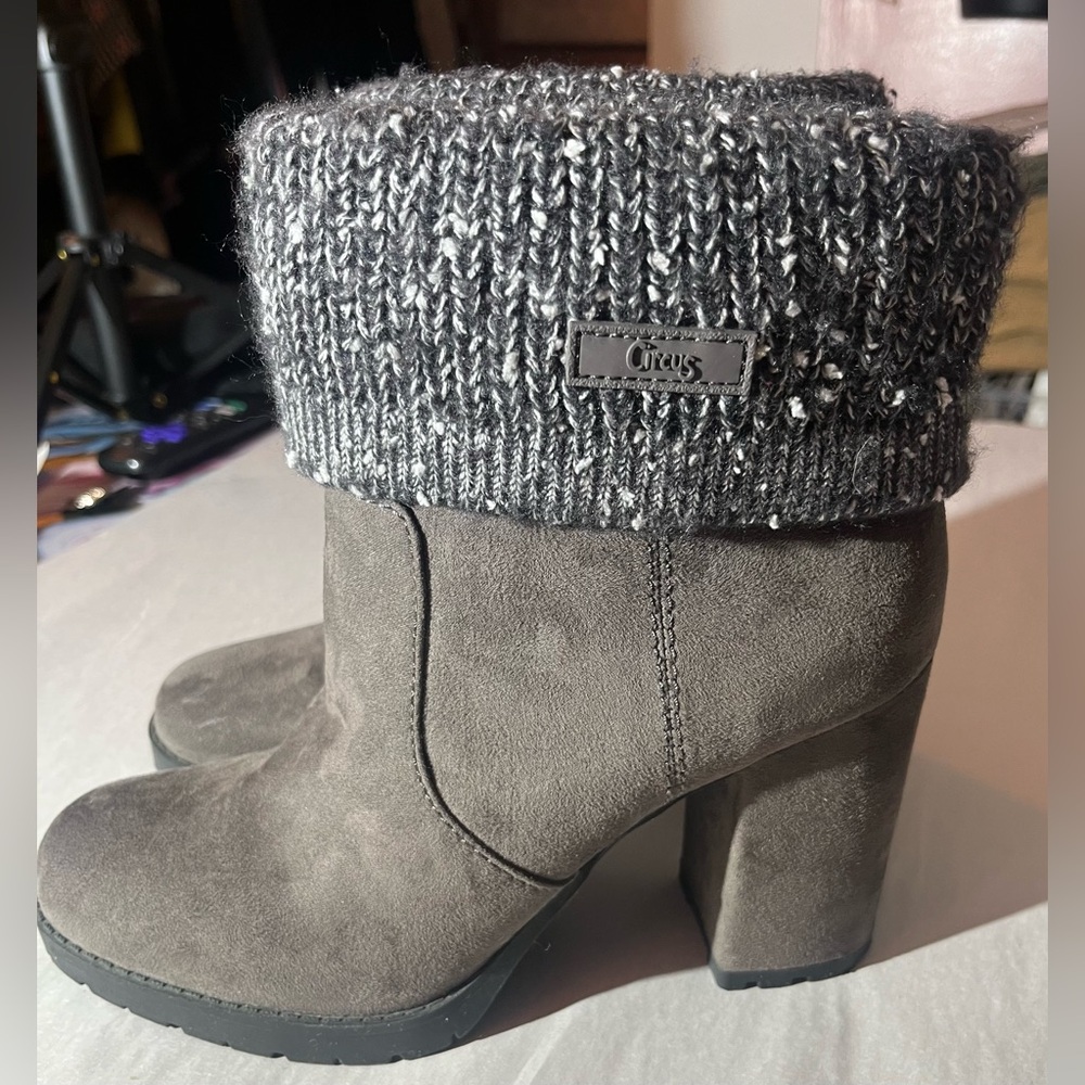 Circus by Sam Edelman Carter Knit Sz 8 Gray faux suede Block Heeled Boots
